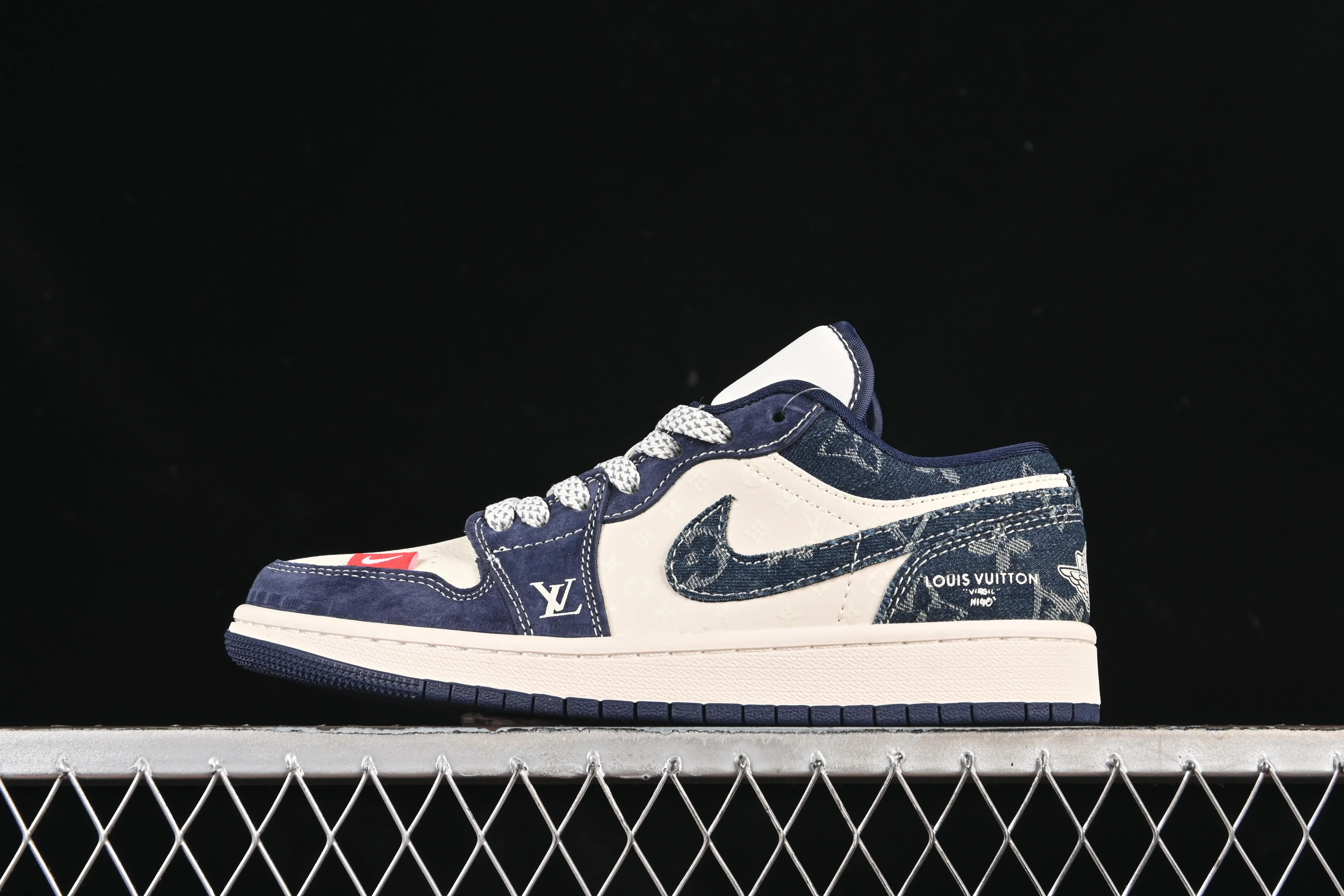 All categories Nk SB Dunk Series Nk SB Dunk Low High-end customized low-top sneakers Nike SB Dunk Low LV co-branded denim blue Anniversary high-end customized low-top casual sneakers YX5066-368